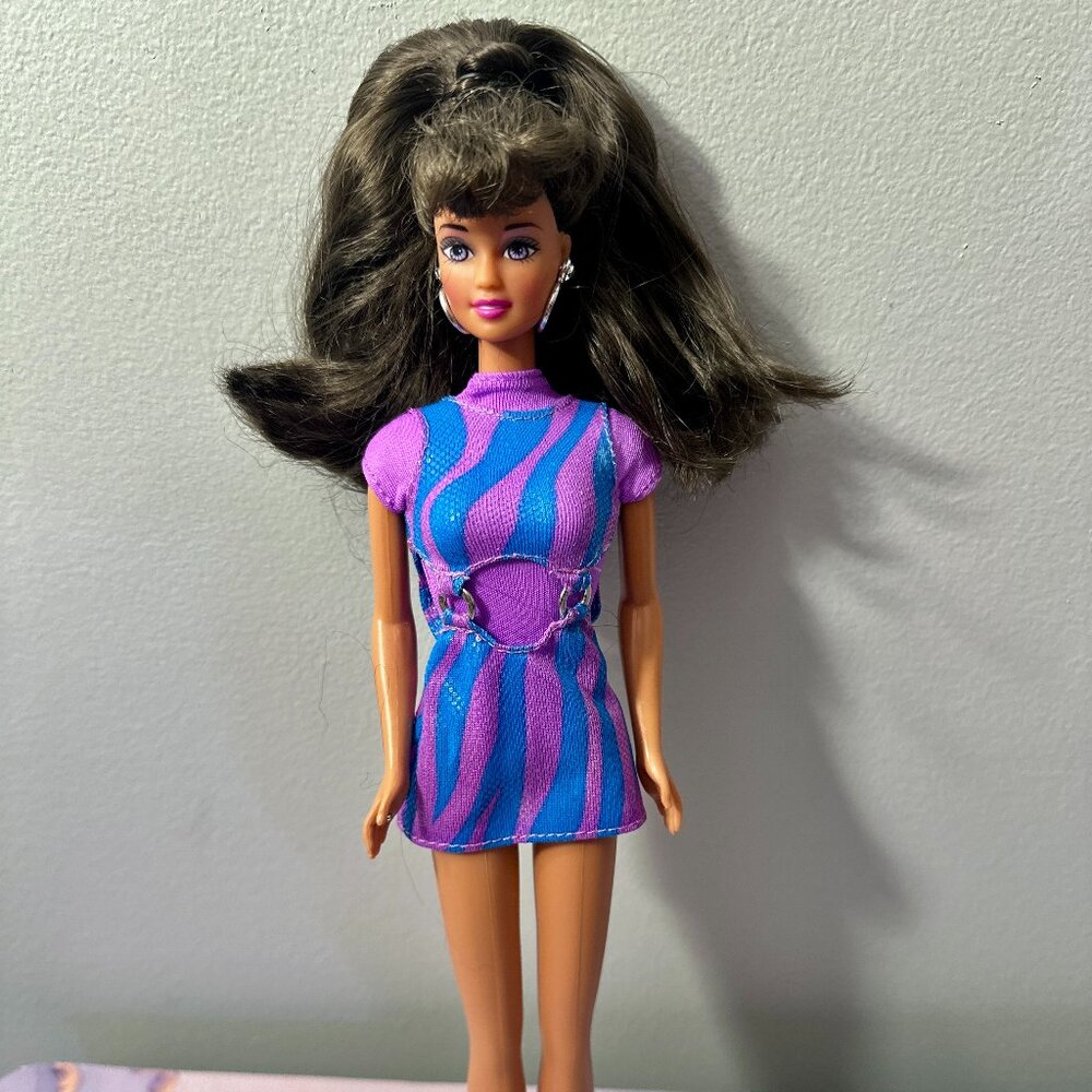 1997 Moving Grooving Barbie Teresa